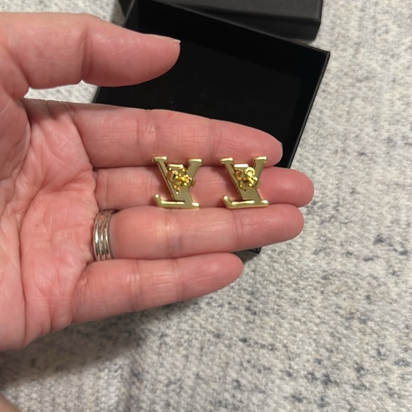 Cute Sparkling Gold Stud Earrings - Picture 4 of 8